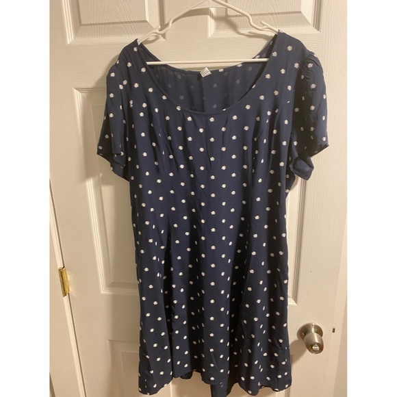 Old Navy Dresses & Skirts - NWT Navy Flowy Dress with Cinched Back